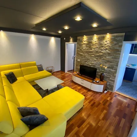 8 Apartman *